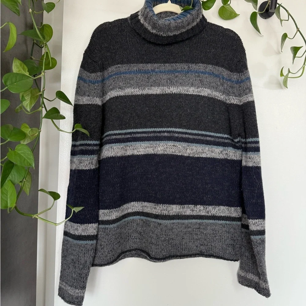 Banana Republic Turtleneck Sweater - Black and Gray Stripes Lamb Wool & Wool 🐑